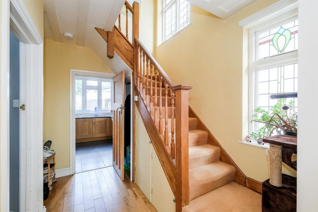 Property photo 2 of 22 Priory Avenue