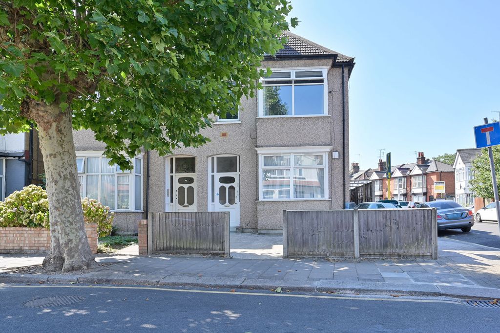 Property photo 3 of 12