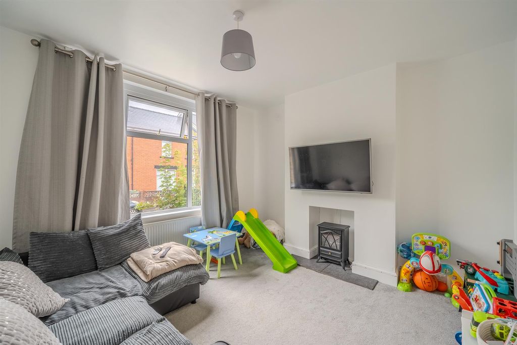 Property photo 2 of 18 173 Manor Road-7.Jpg