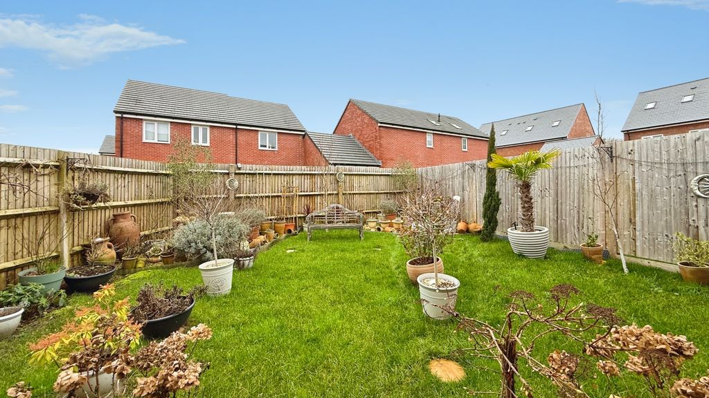 Property photo 2 of 16 Garden