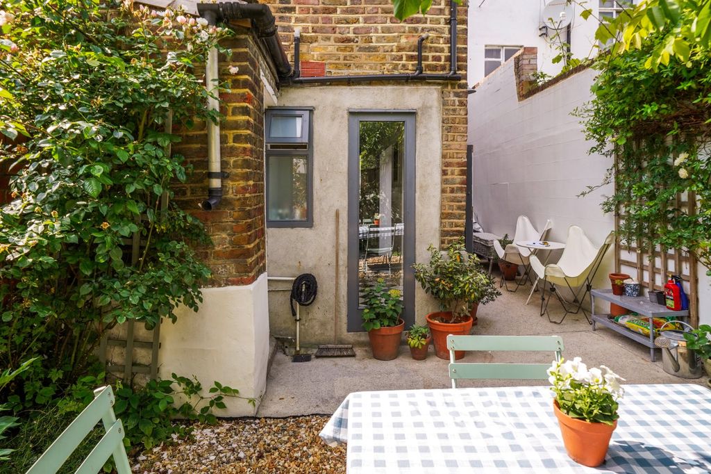 Property photo 2 of 19