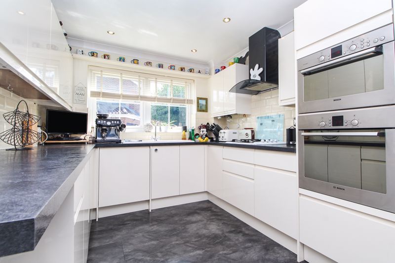 Property photo 3 of 25 Kitchen