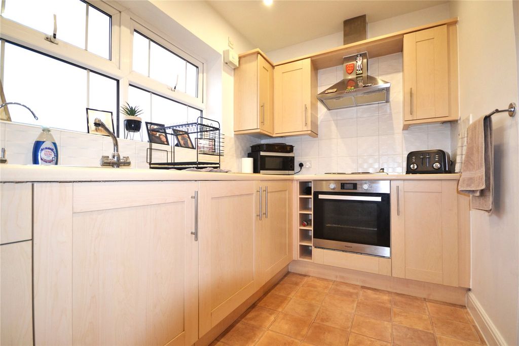 Property photo 3 of 6 Kitchen