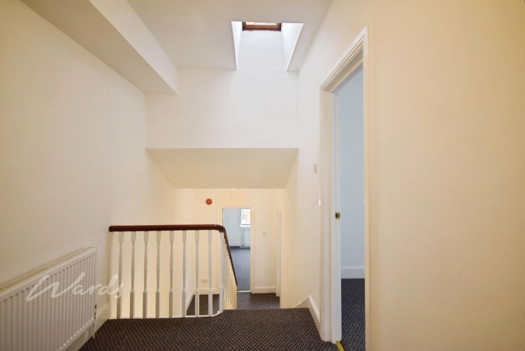 Property photo 3 of 11 Paragon Tf Landli...