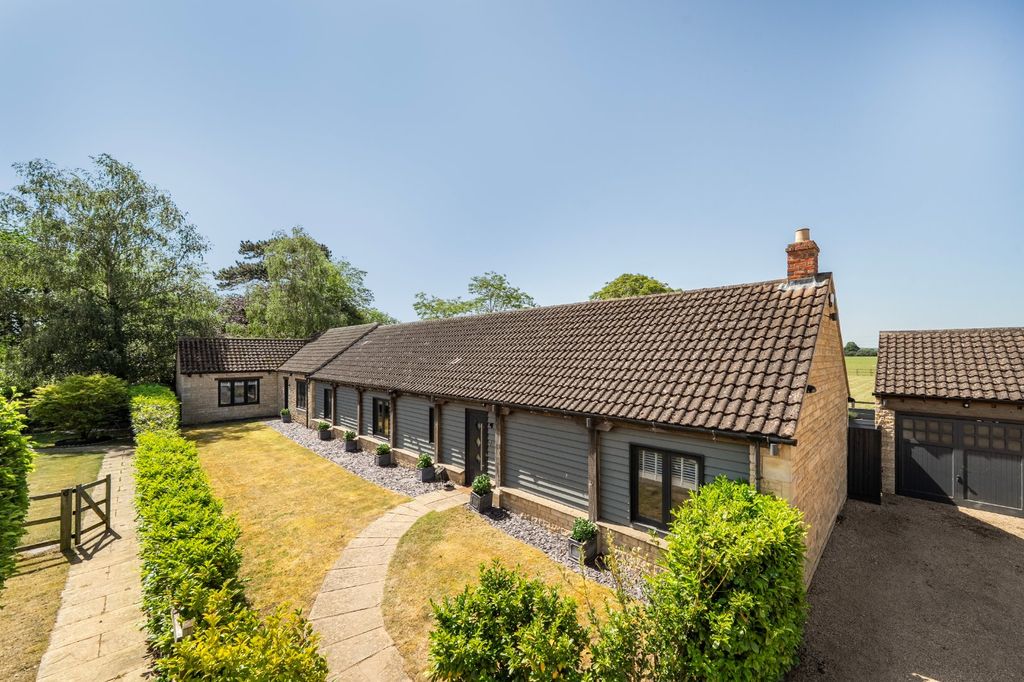 Property photo 1 of 29 Manor Garden Barn
