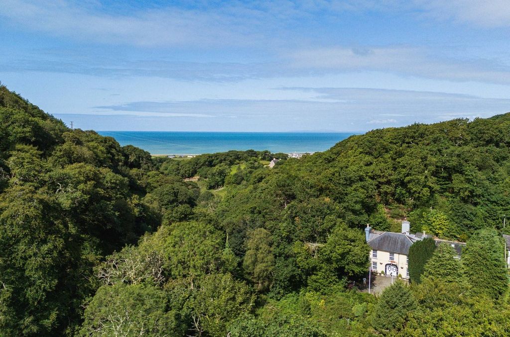 Property photo 2 of 47 Panteinion Hall, Ffordd Panteinion, Friog, Fairbourne, Gwynedd, Ll38 2Tj