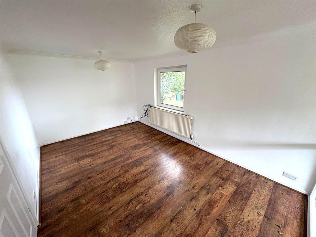 Property photo 3 of 17 Efea4cc1-8Fab-4Abb-Bdd3-Eeeae4d4798c.Jpg