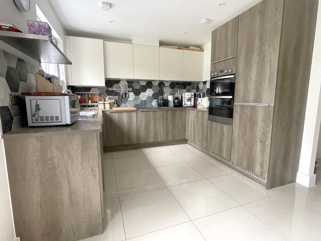 Property photo 2 of 16 Img_2805