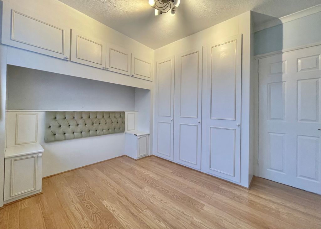 Property photo 3 of 11 Bedroom 1