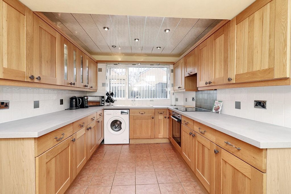 Property photo 3 of 24