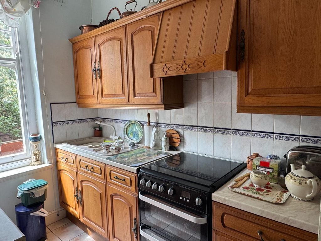 Additional image 8 of 2 bed flat for saleVictoria Road, Penarth CF64