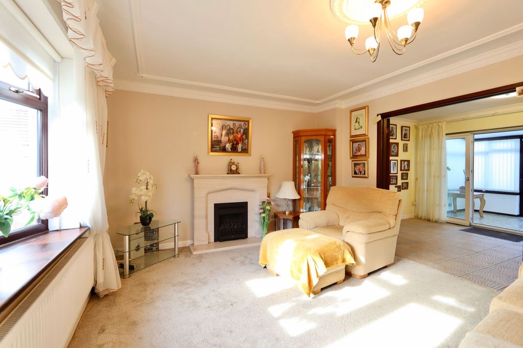 Property photo 2 of 23