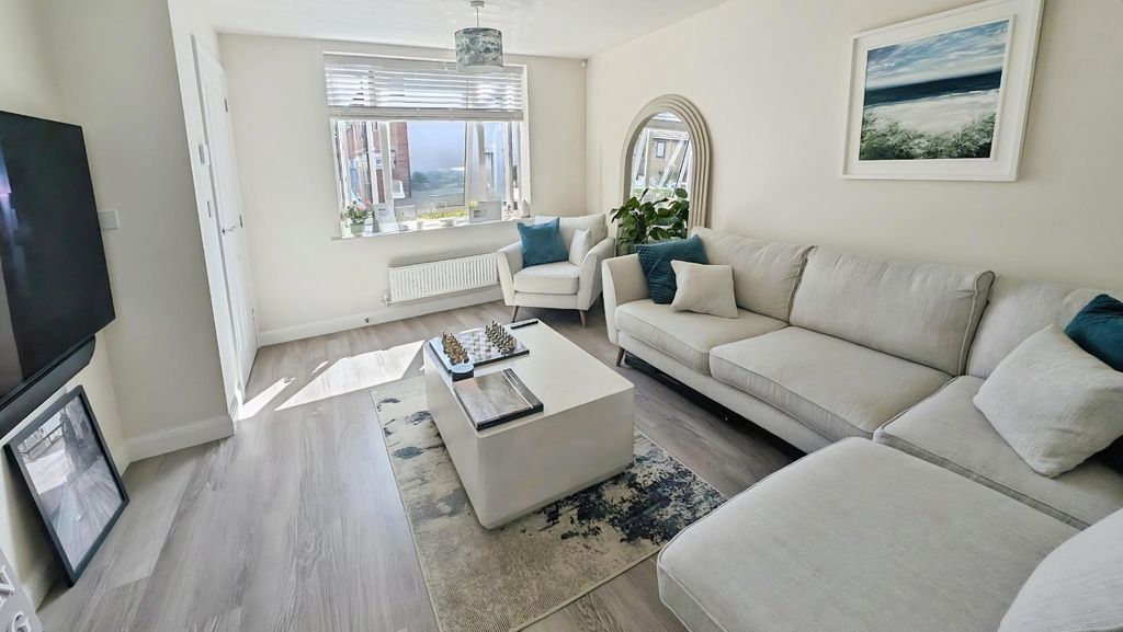 Property photo 3 of 18 Pbox-Img.Jpg