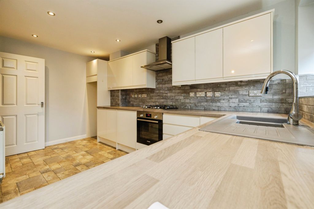 Property photo 3 of 17 Kitchen/Diner