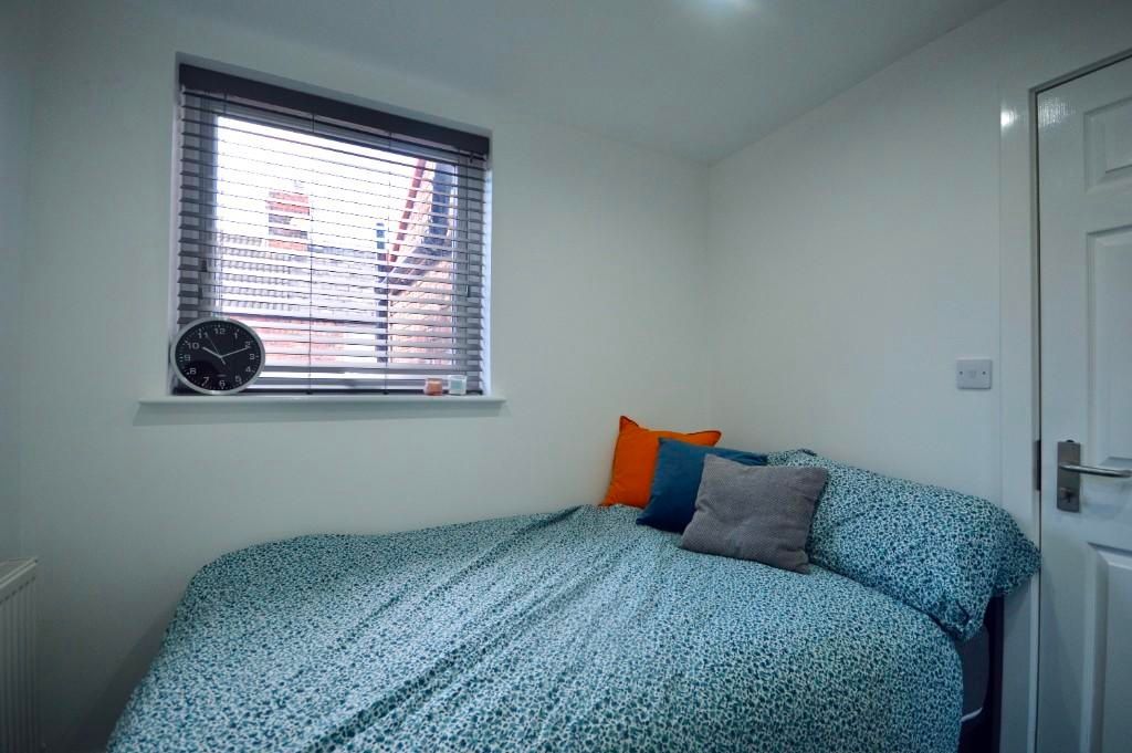 Property photo 1 of 15 A Bright And Inviting Double Bedroom Featuring A c...