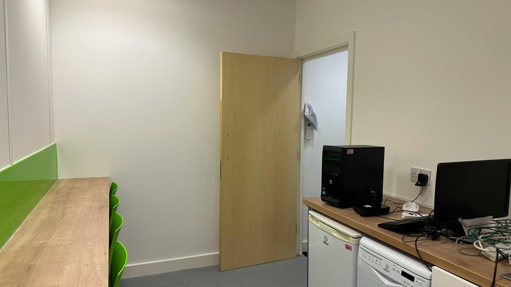 Property photo 2 of 11 Img_1084.Jpg