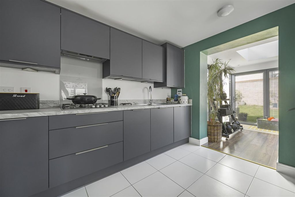 Property photo 3 of 23 5