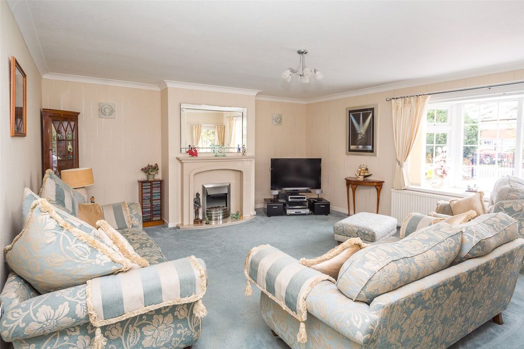 Property photo 2 of 15 4