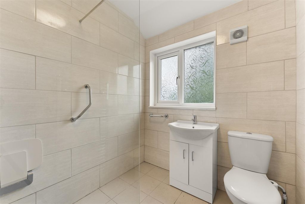 Property photo 3 of 16 Bath