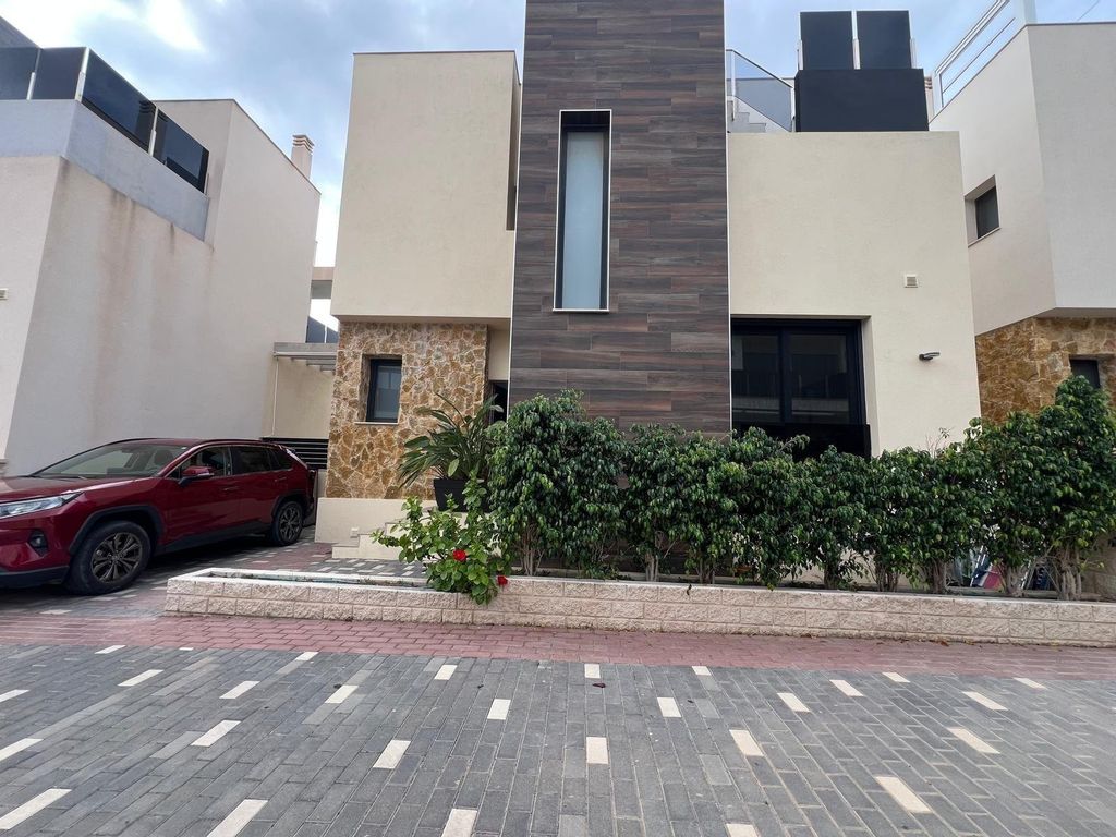 Property photo 1 of 50
