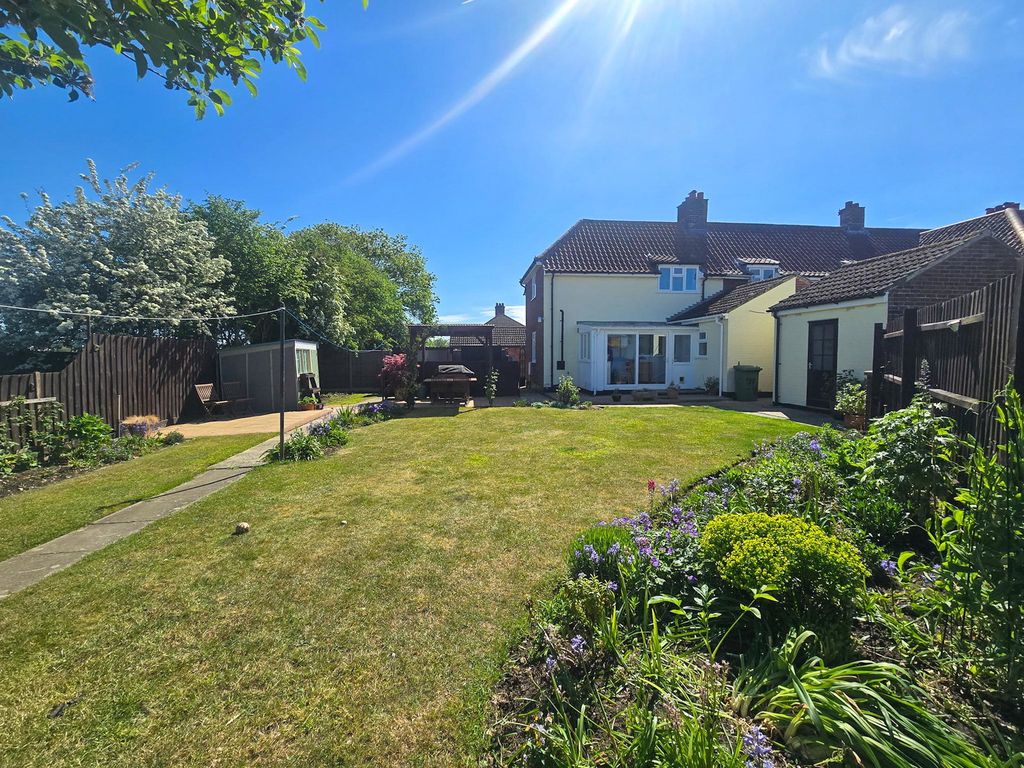 Property photo 2 of 27