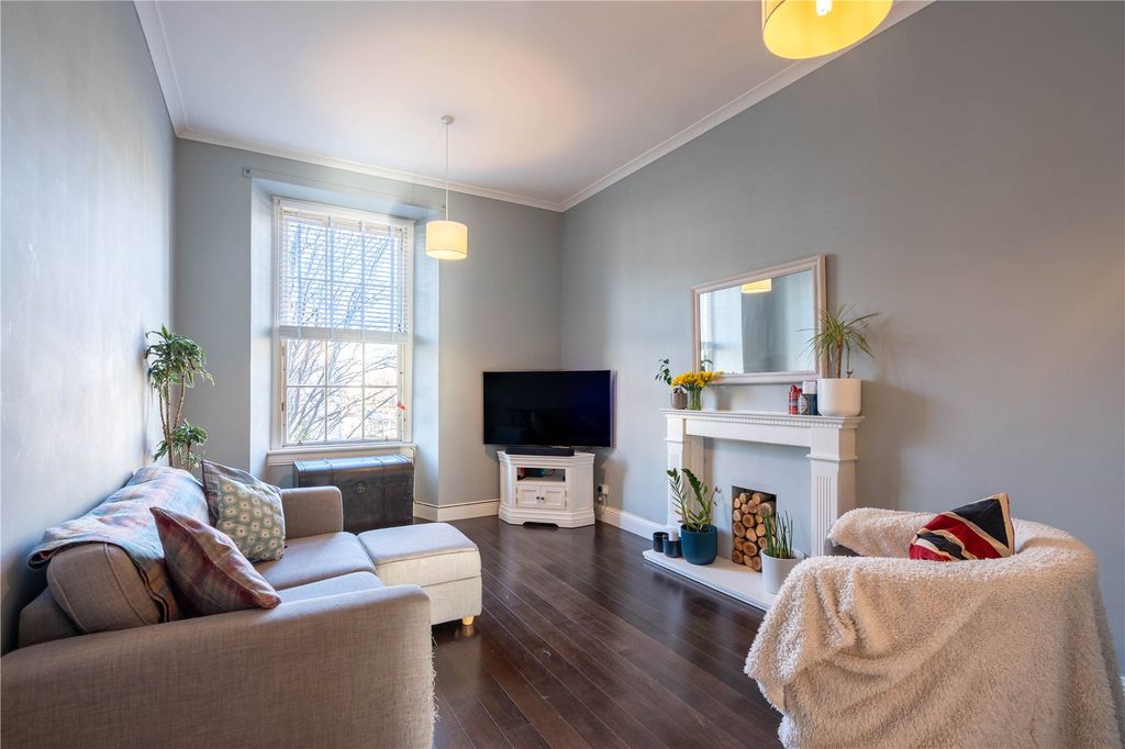 Property photo 2 of 19 3/3 Portland Street