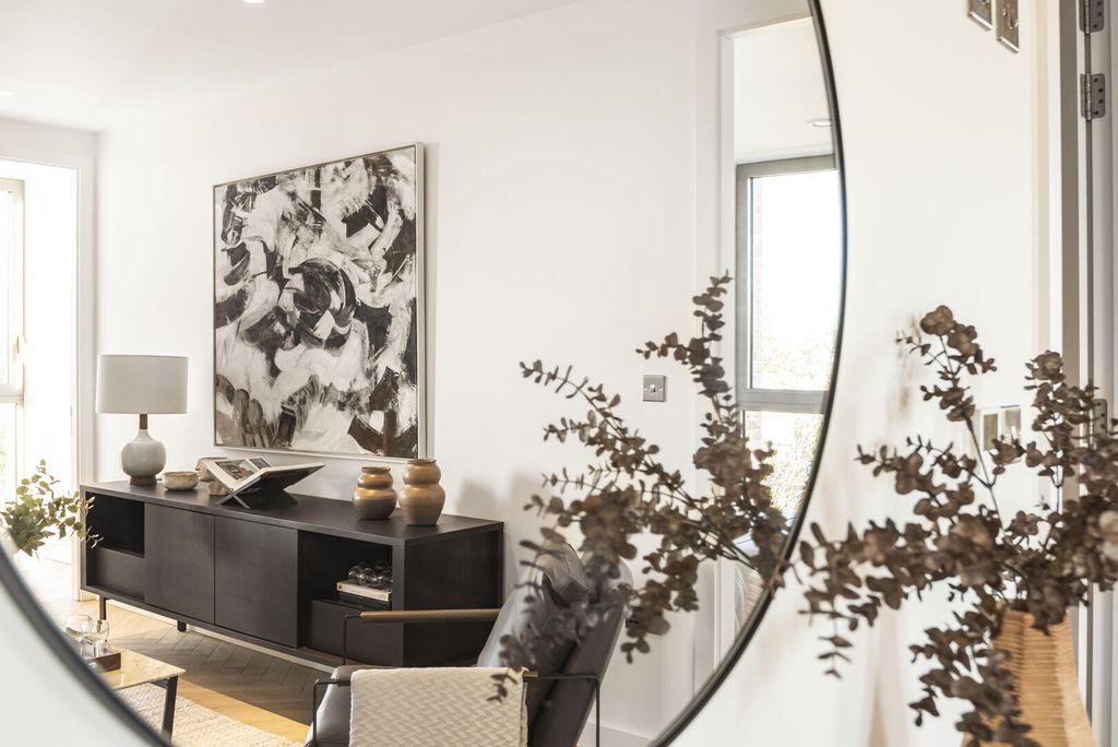 Property photo 2 of 24 Living Room