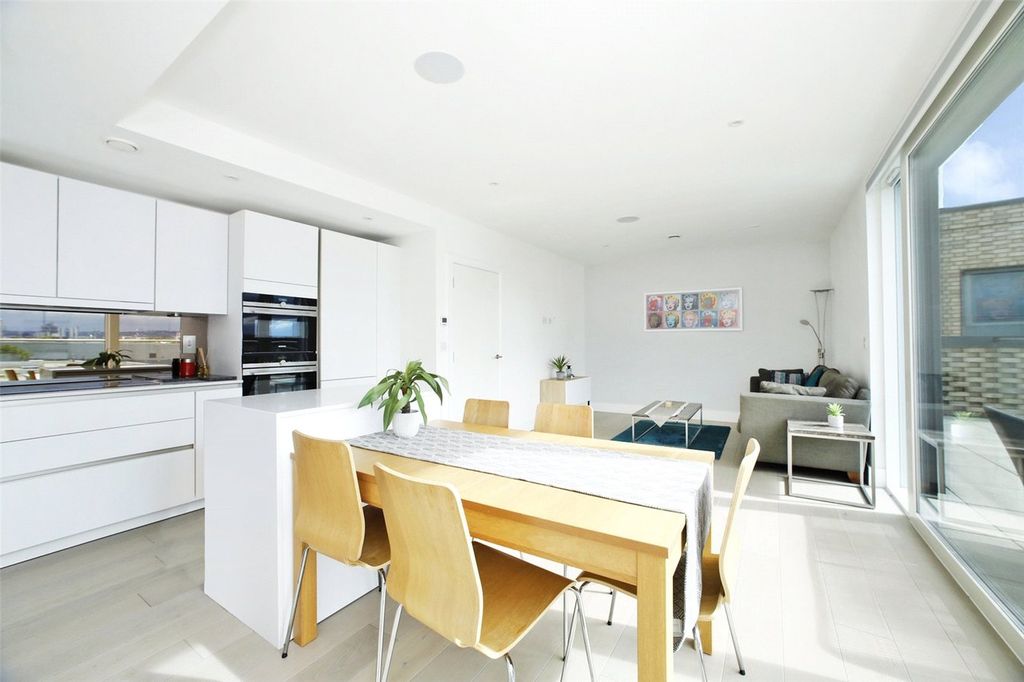 Property photo 3 of 21