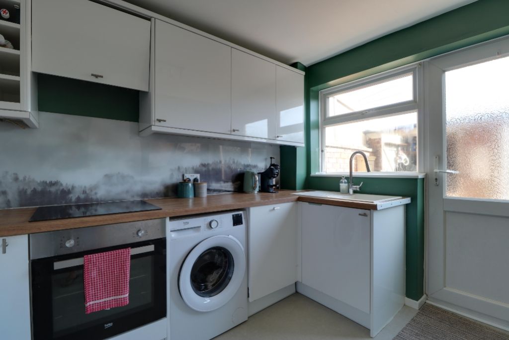 Property photo 3 of 12 Kitchen