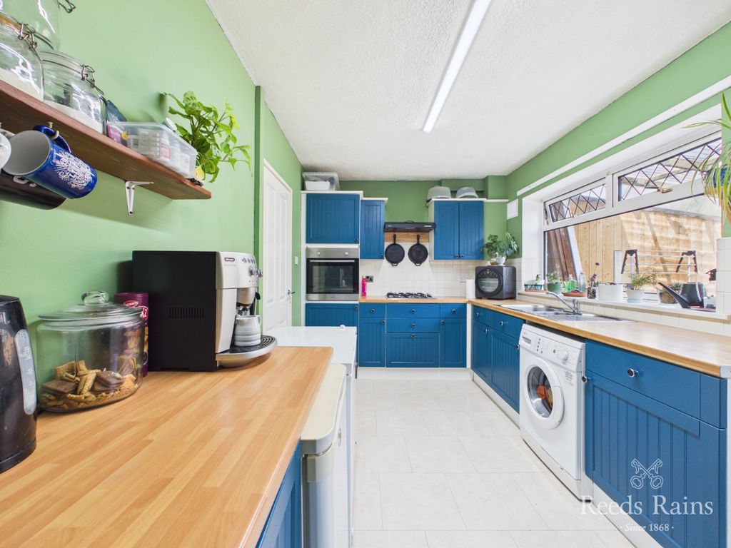 Property photo 2 of 15 Breakfast Kitchen