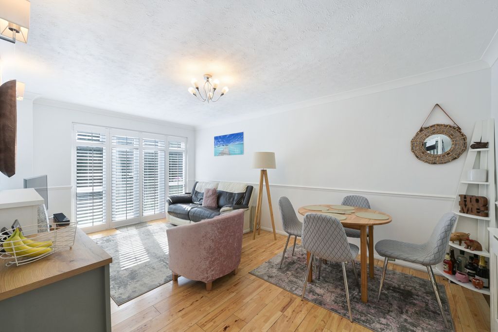 Property photo 2 of 9 Picture No. 16