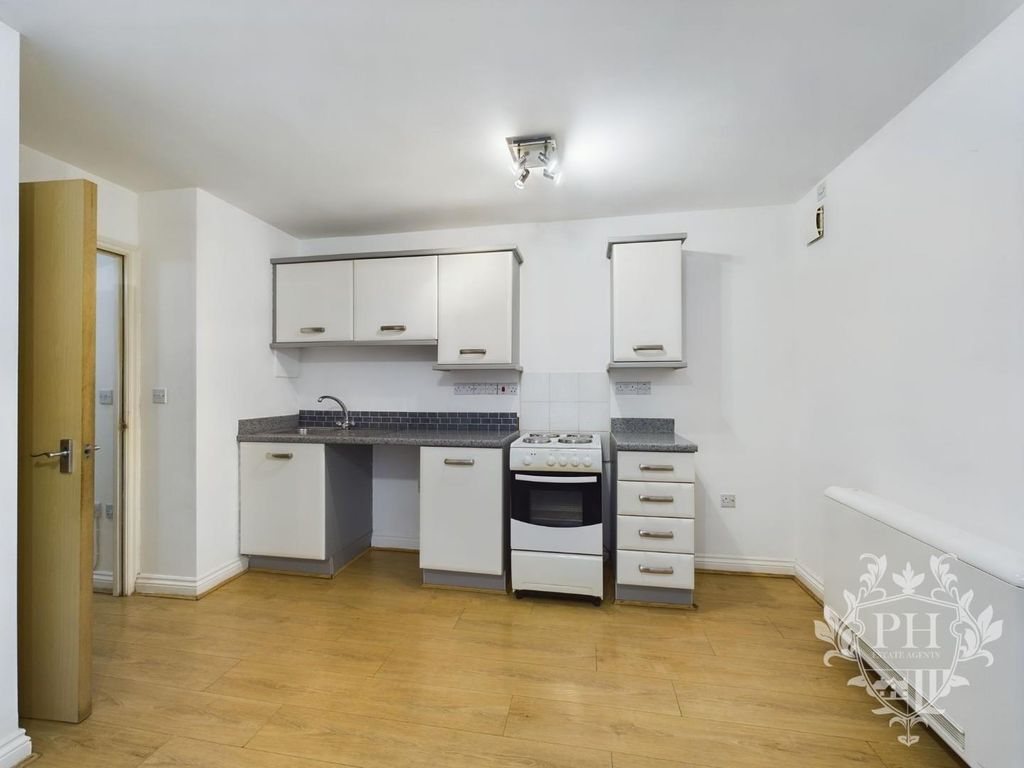 Property photo 3 of 9 Cam01415G0-Pr0057-Still004.Jpg