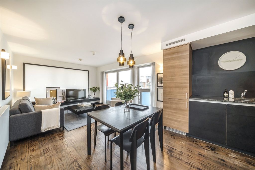 Property photo 3 of 8 Picture No. 06