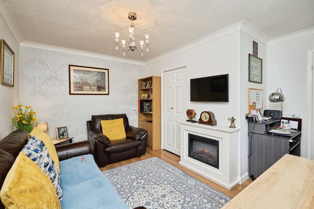 Property photo 2 of 17 Photo