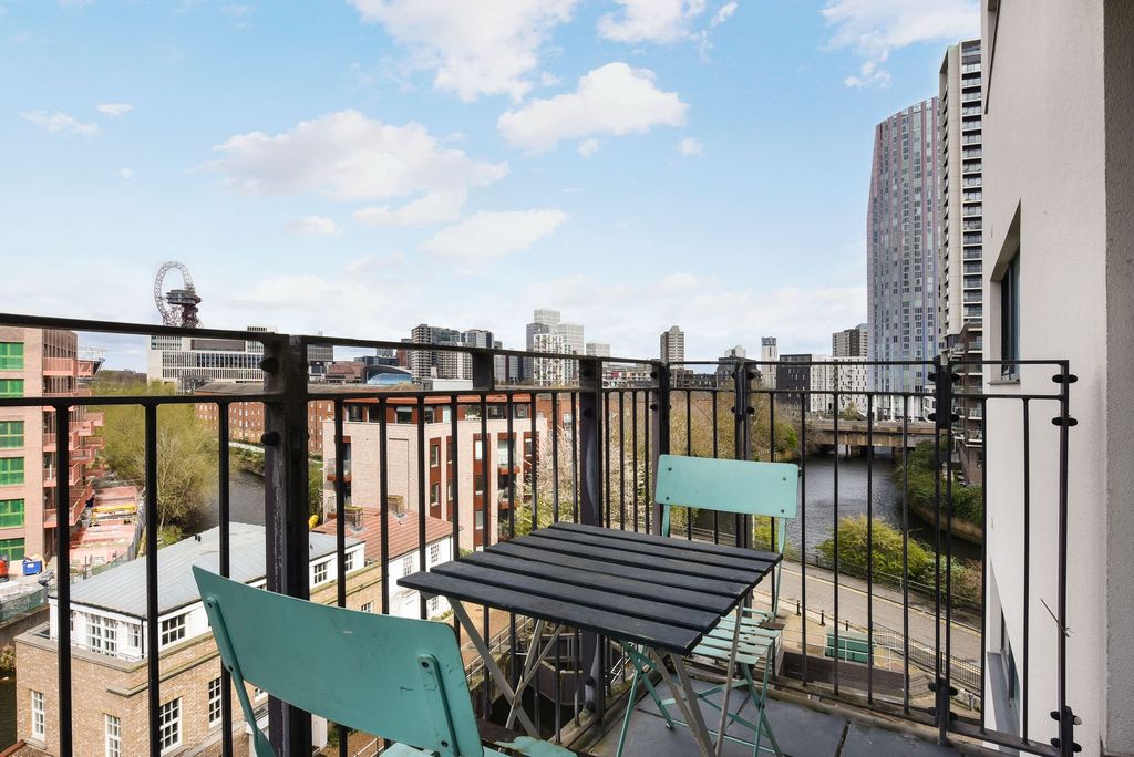 Property photo 3 of 6