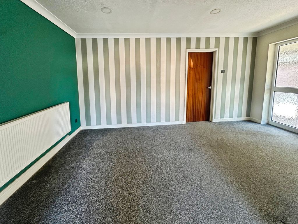 Property photo 3 of 15 Dining Room