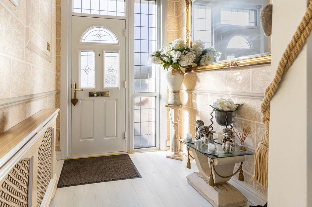 Property photo 2 of 22