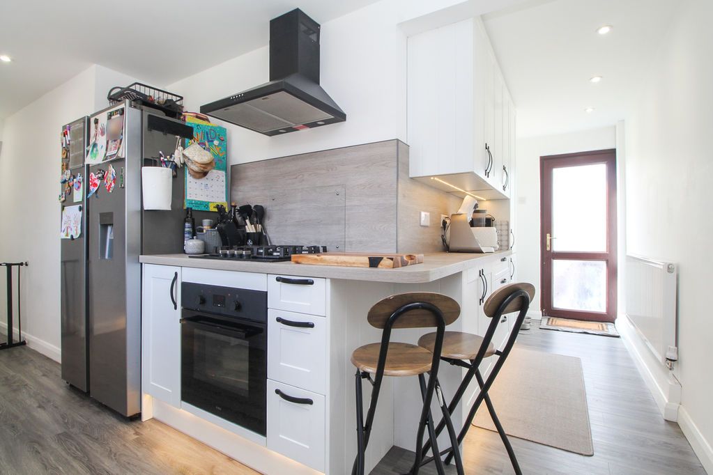 Property photo 3 of 18 Kitchen