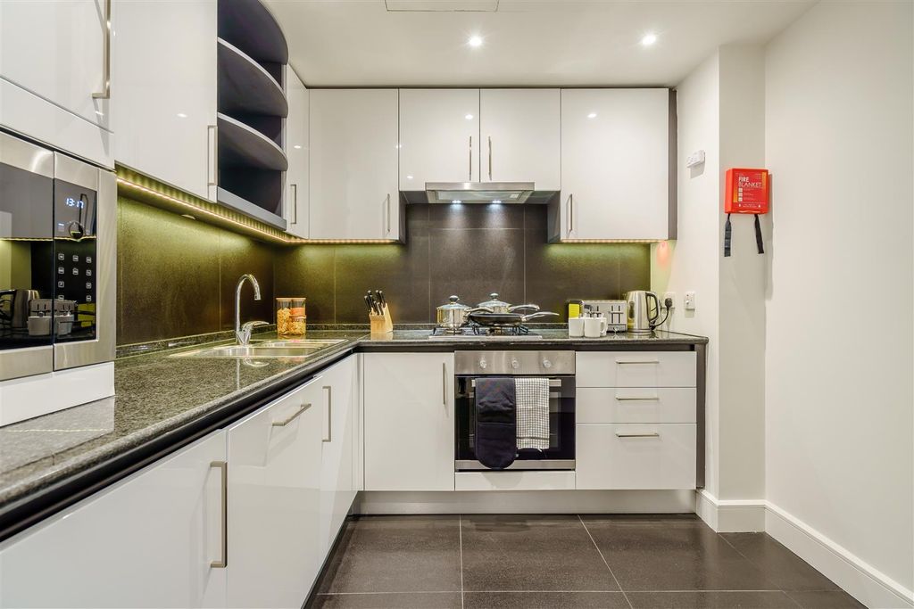 Property photo 2 of 9 Kitchen