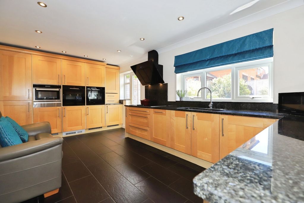 Property photo 2 of 20 Pbox-Img.Jpg