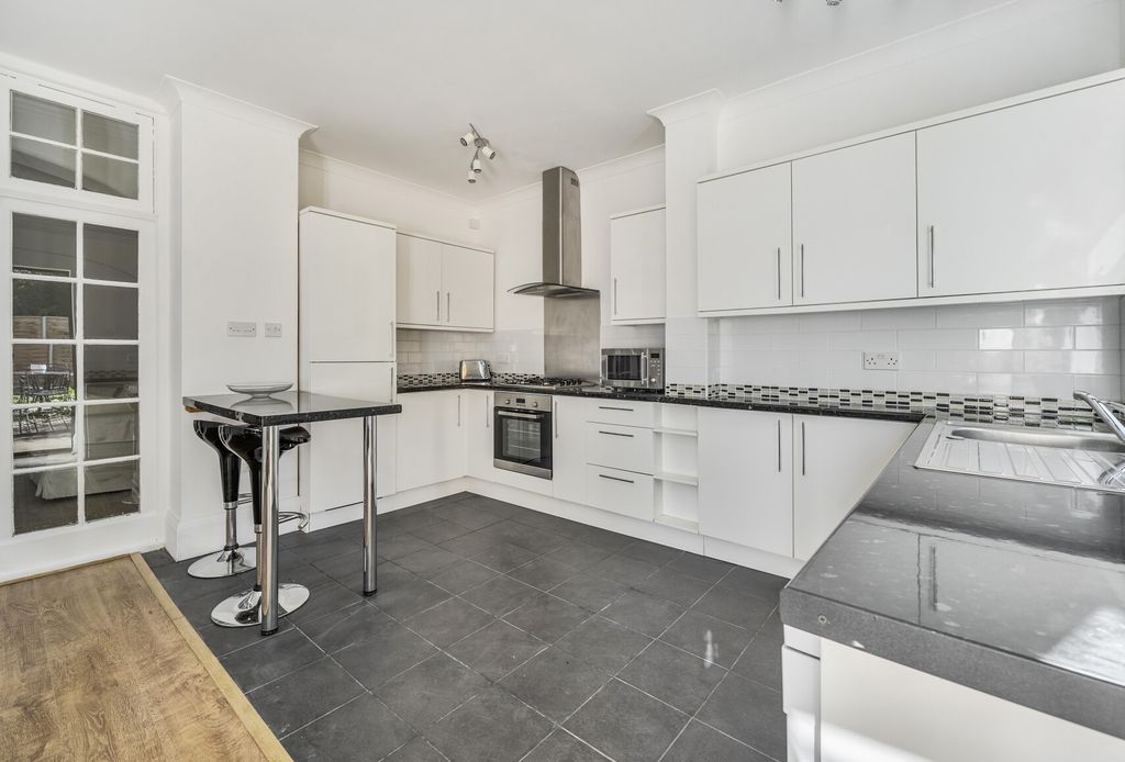 Property photo 2 of 17 1344490-13-68B020...