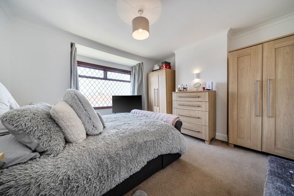 Property photo 3 of 18 4939812