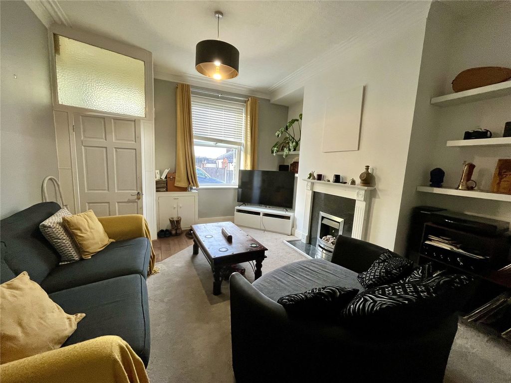 Property photo 2 of 7 Living Room