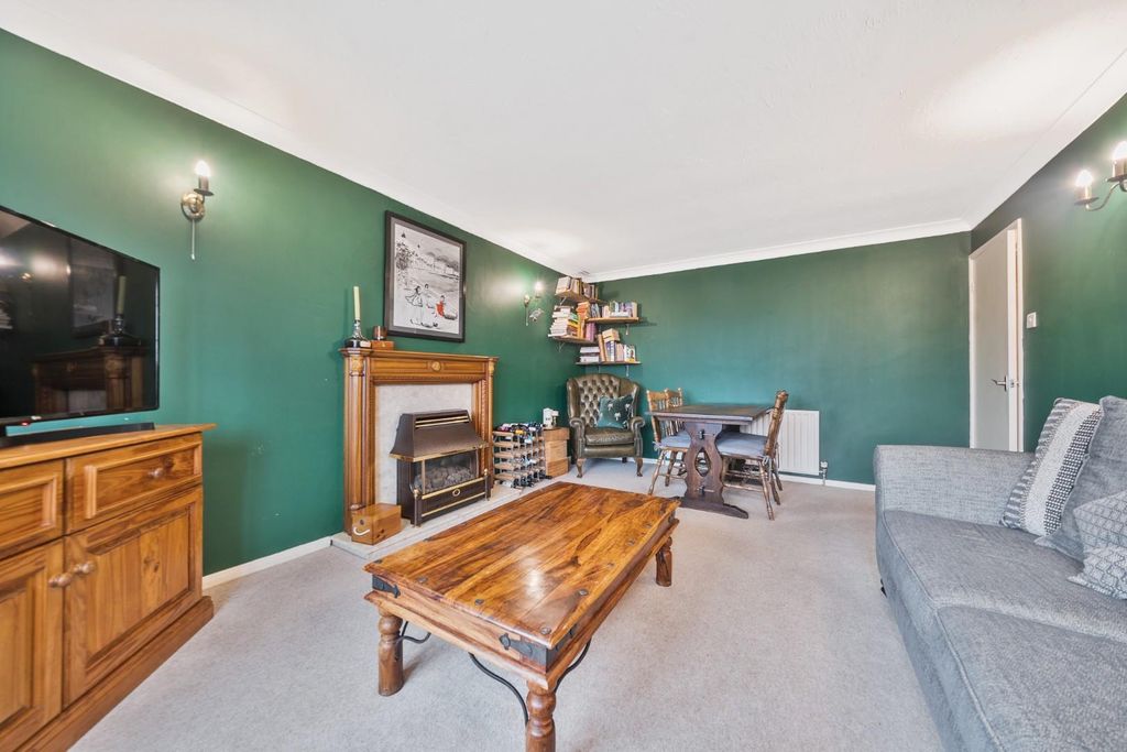 Property photo 3 of 17 Lounge Diner.Jpg