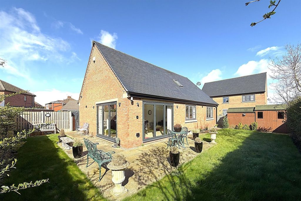Property photo 2 of 23 Sun-Drenched Garden With Patio And Lush Lawn...