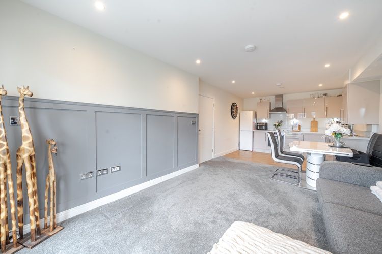 Property photo 2 of 21