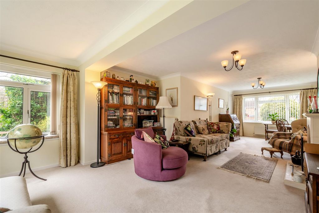 Property photo 2 of 17 Lounge