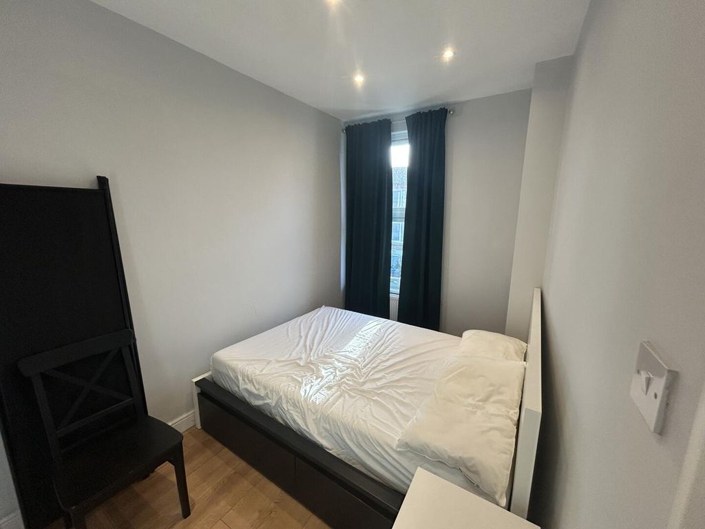 Property photo 3 of 5 Bedroom