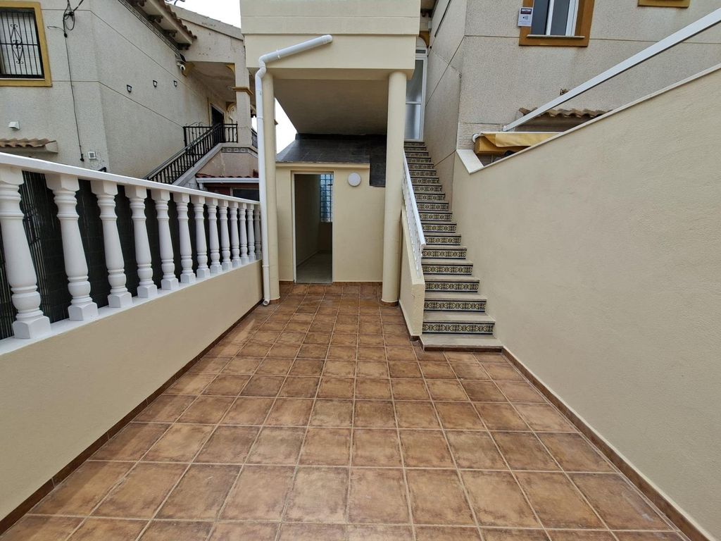 Property photo 2 of 28