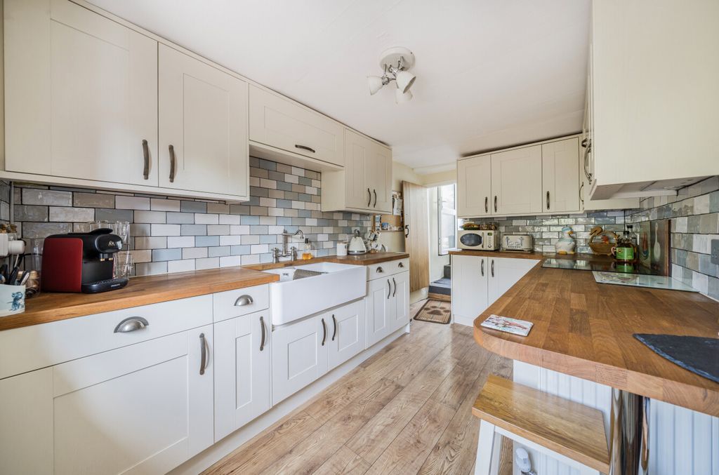 Property photo 2 of 24 Bampton, Seddons